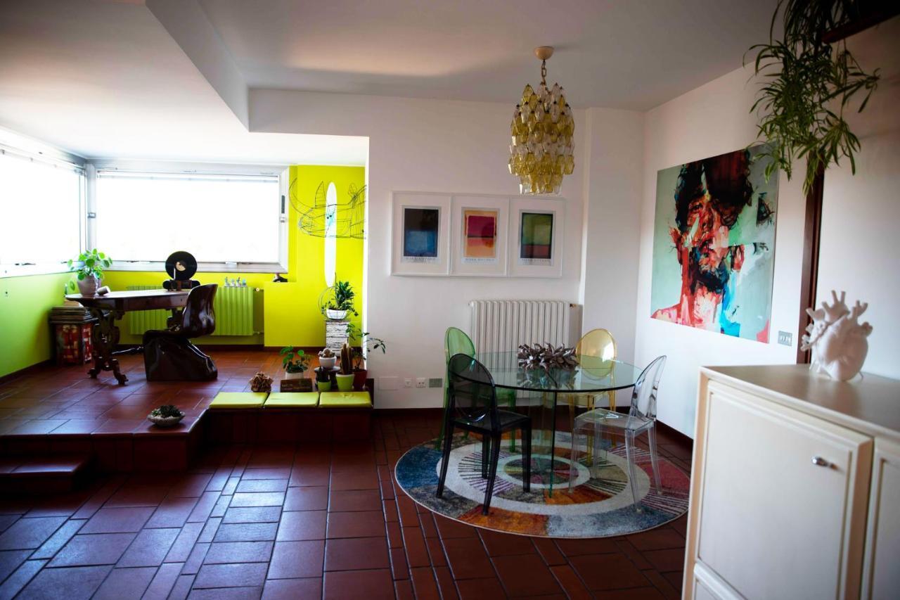 Sound Of Colors - Art Design Apartment 데센자노델가르다 외부 사진